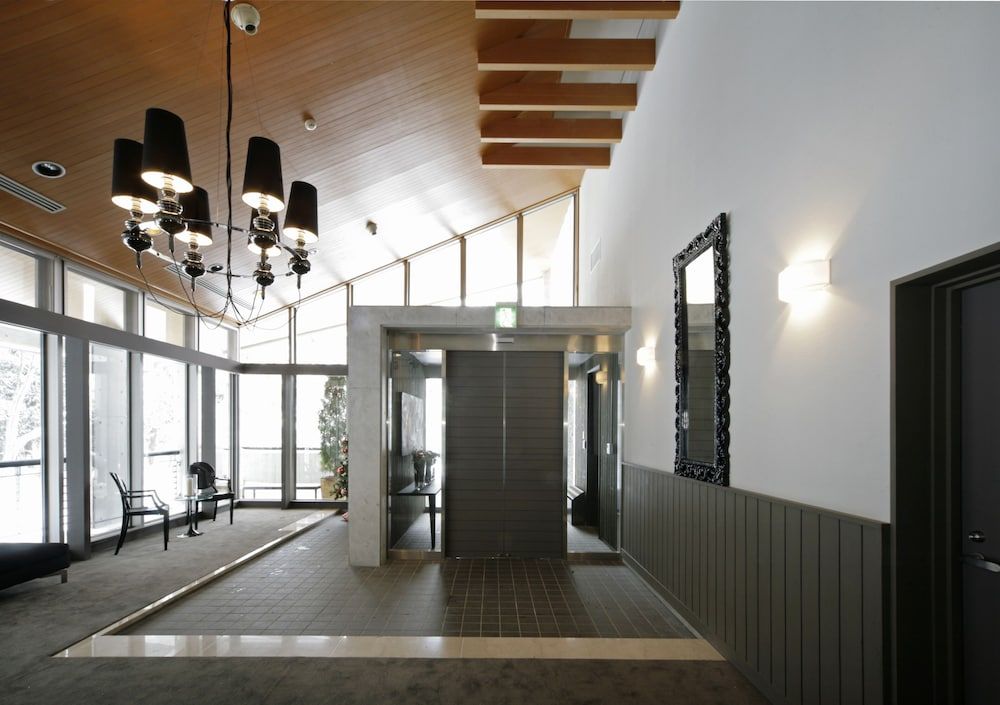 The Ridge Hotel & Apartments 3