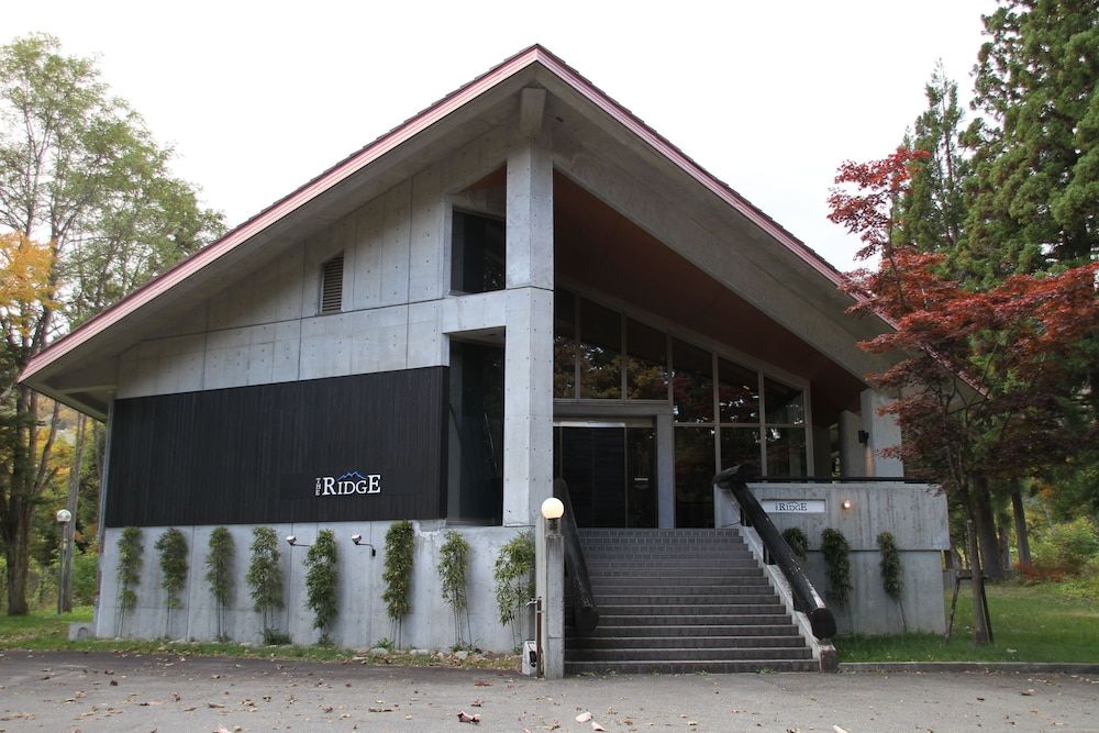 The Ridge Hotel & Apartments 1