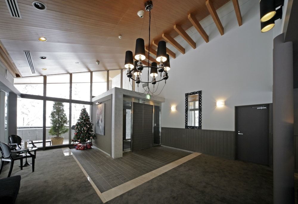 The Ridge Hotel & Apartments 2