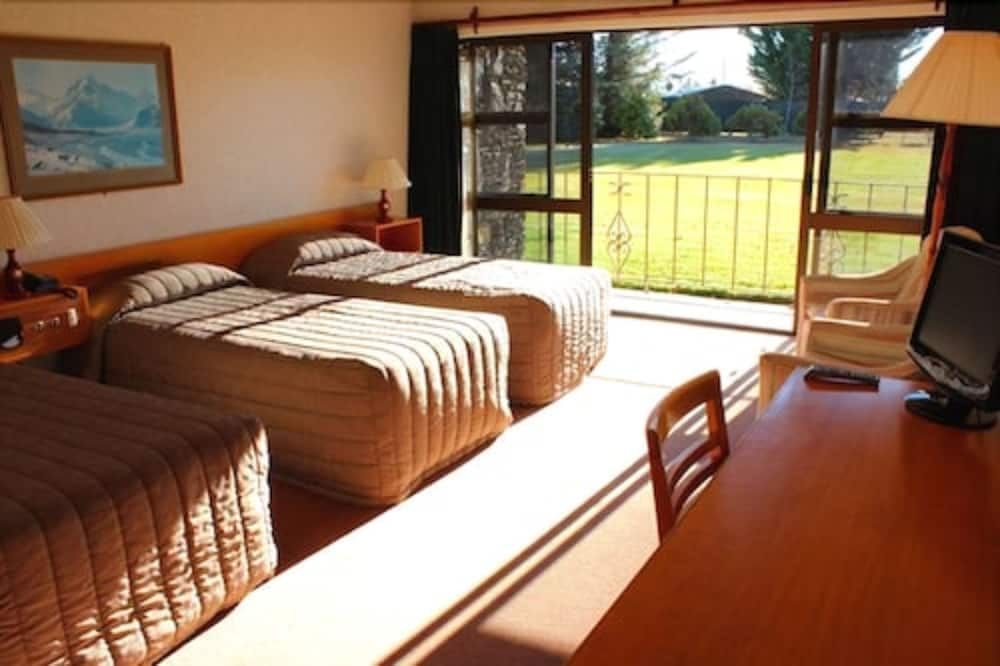Distinction Mackenzie Country Hotel 3