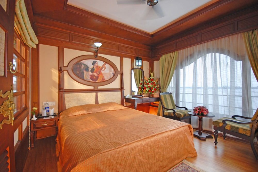 Sterling House boat Lake Palace Alleppey 3