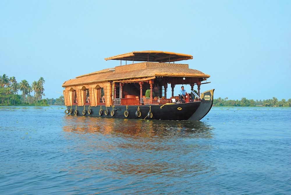 Sterling House boat Lake Palace Alleppey 1