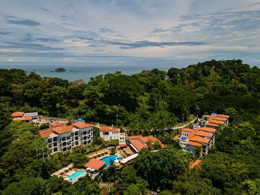 Shana by the Beach Manuel Antonio 1
