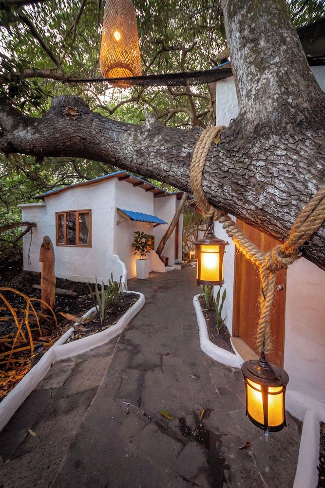 Blu Galapagos Sustainable Waterfront Lodge 2