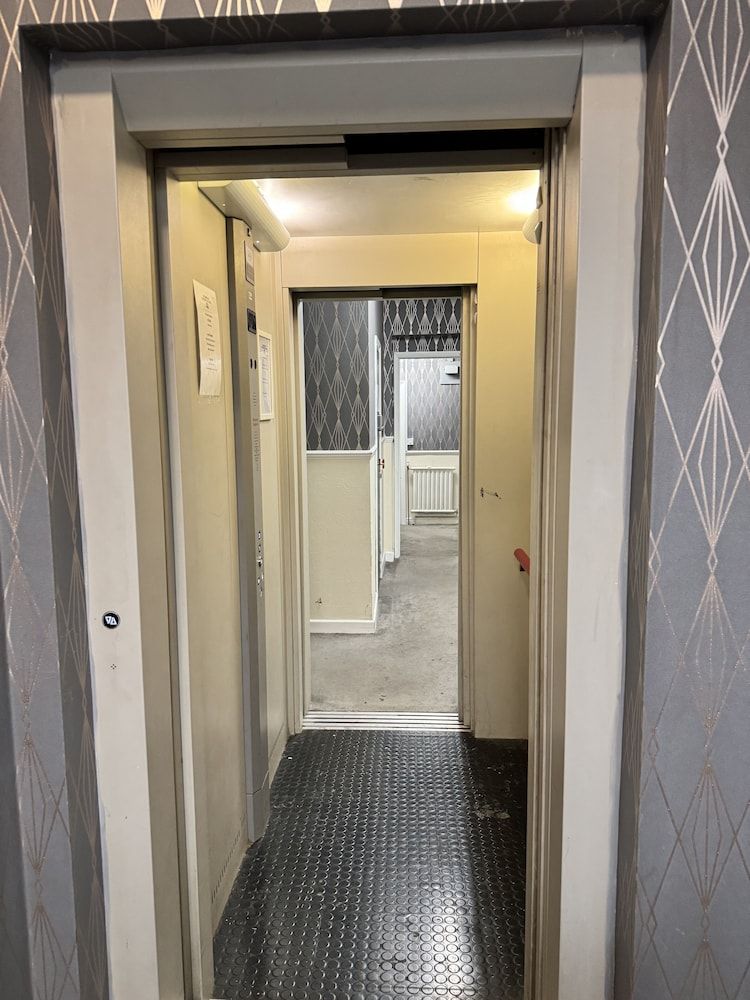 EASTON AT THE MAJESTIC