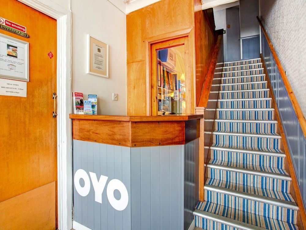 OYO Godolphin Arms Hotel 2