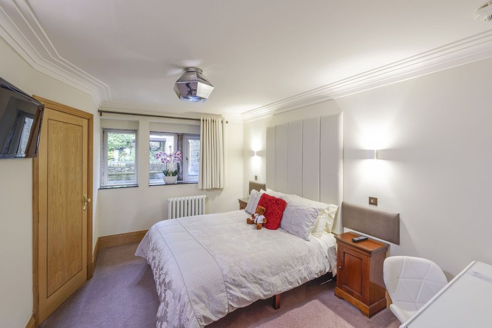 The Saddleworth Hotel 3