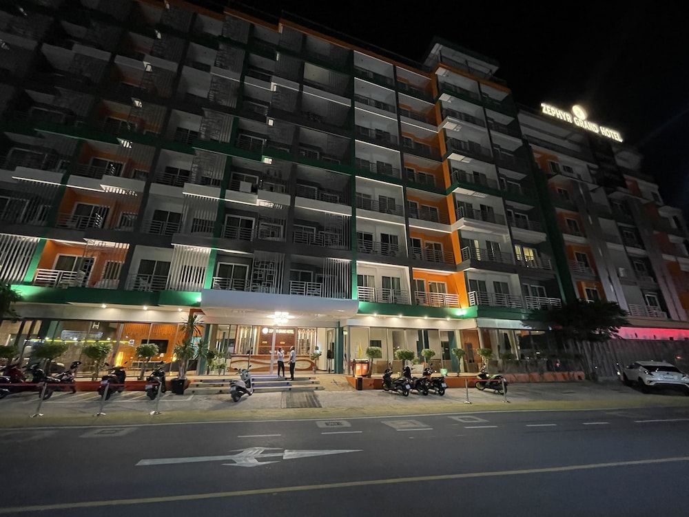 Zephyr Grand Hotel 3 estrellas en Patong Beach