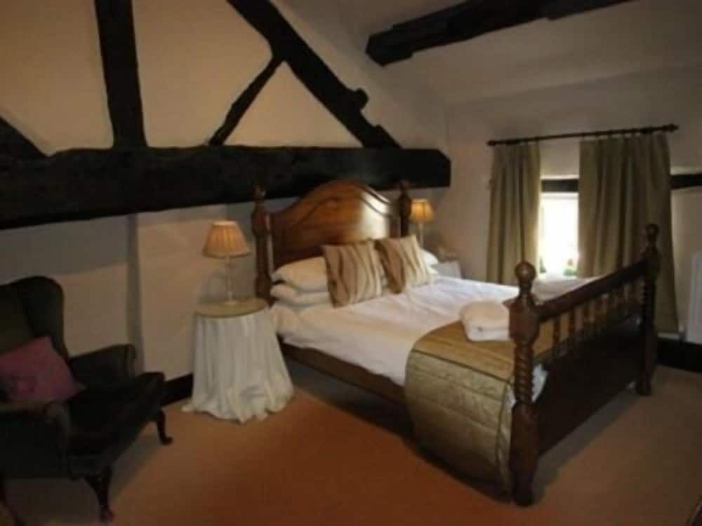 The Three Acres Inn & Restaurant 3