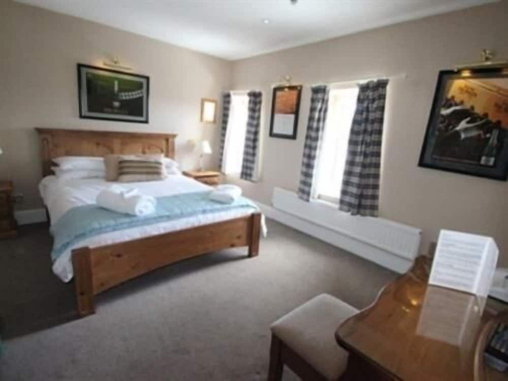 The Three Acres Inn & Restaurant 2