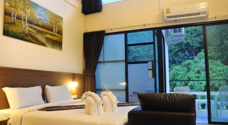 The Wave Hotel Patong Sha By Zuzu 2