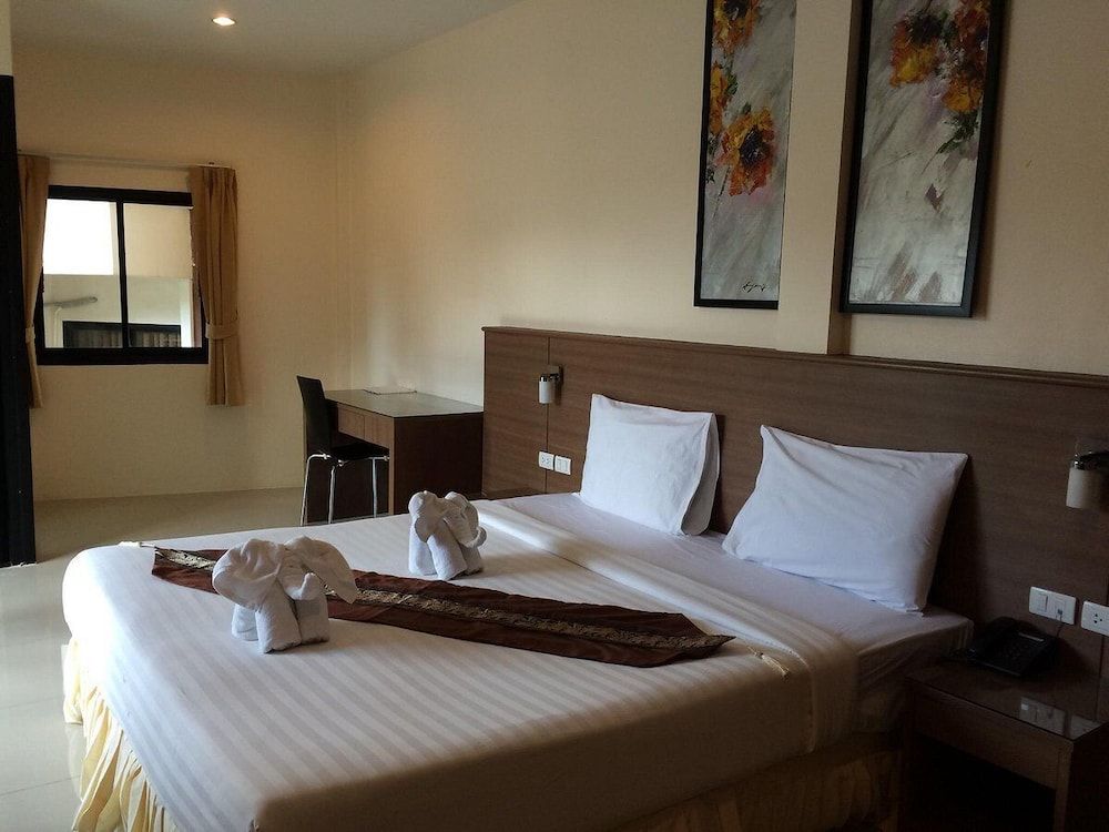 Royal Waves Hotel 3