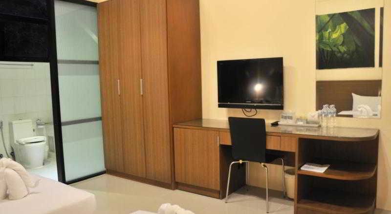 The Wave Hotel Patong Sha By Zuzu 1