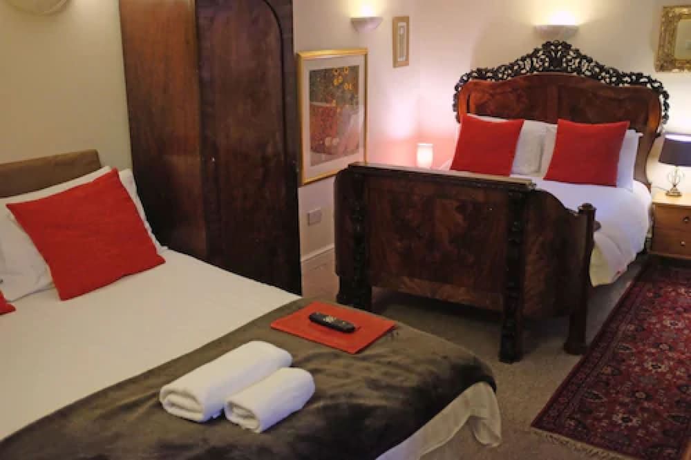 The Old Court Hotel 3