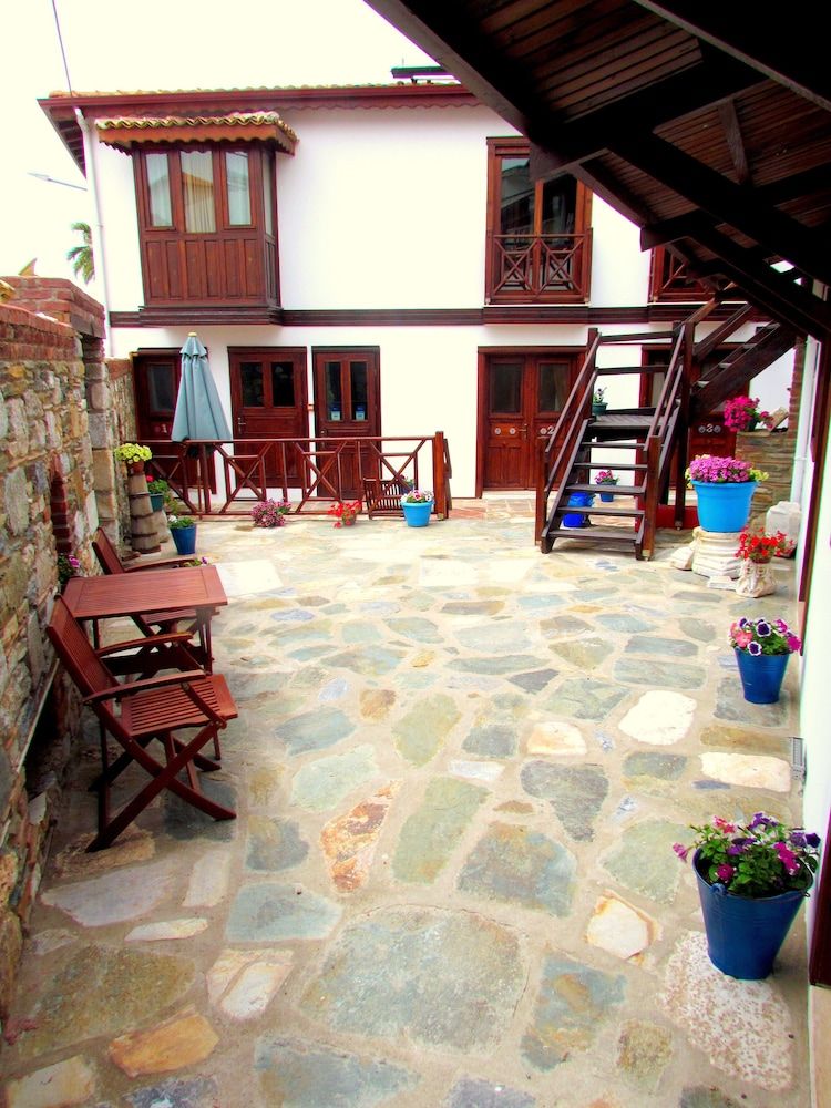 Amazon Petite Palace 3