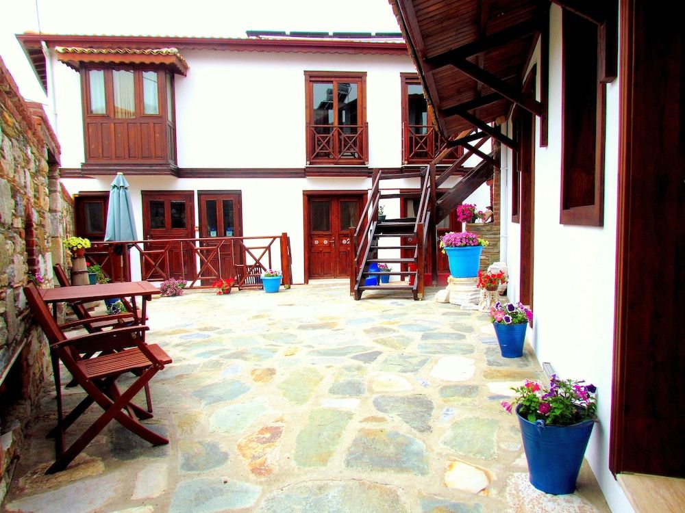 Amazon Petite Palace 2