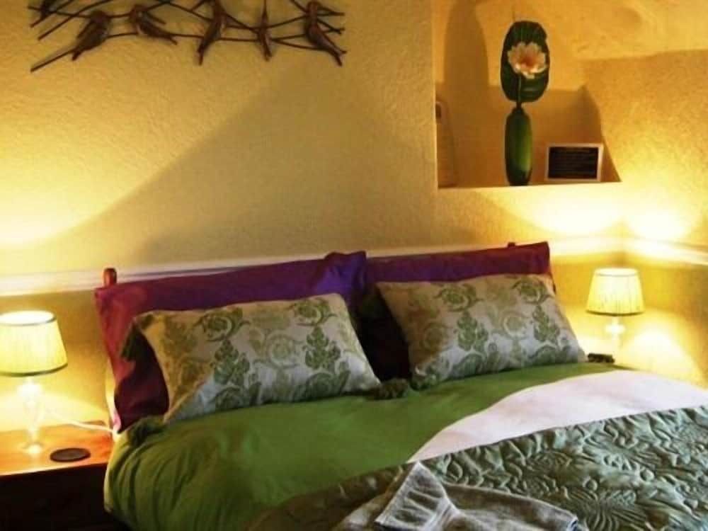 Warwick Lodge Guesthouse 3