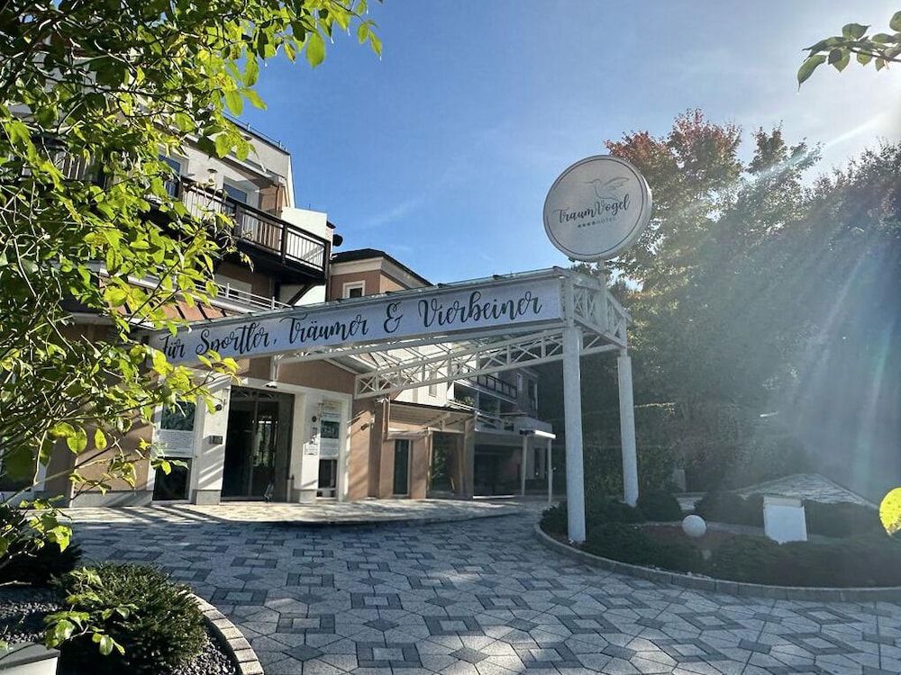 Hotel TraumVogel 4 estrellas en Loipersdorf bei Fürstenfeld