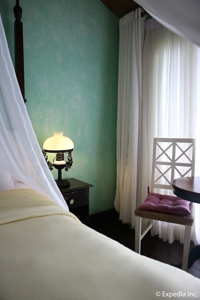 Joaquin's Bed and Breakfast 3