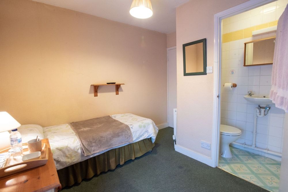 The Coach and Horses 3