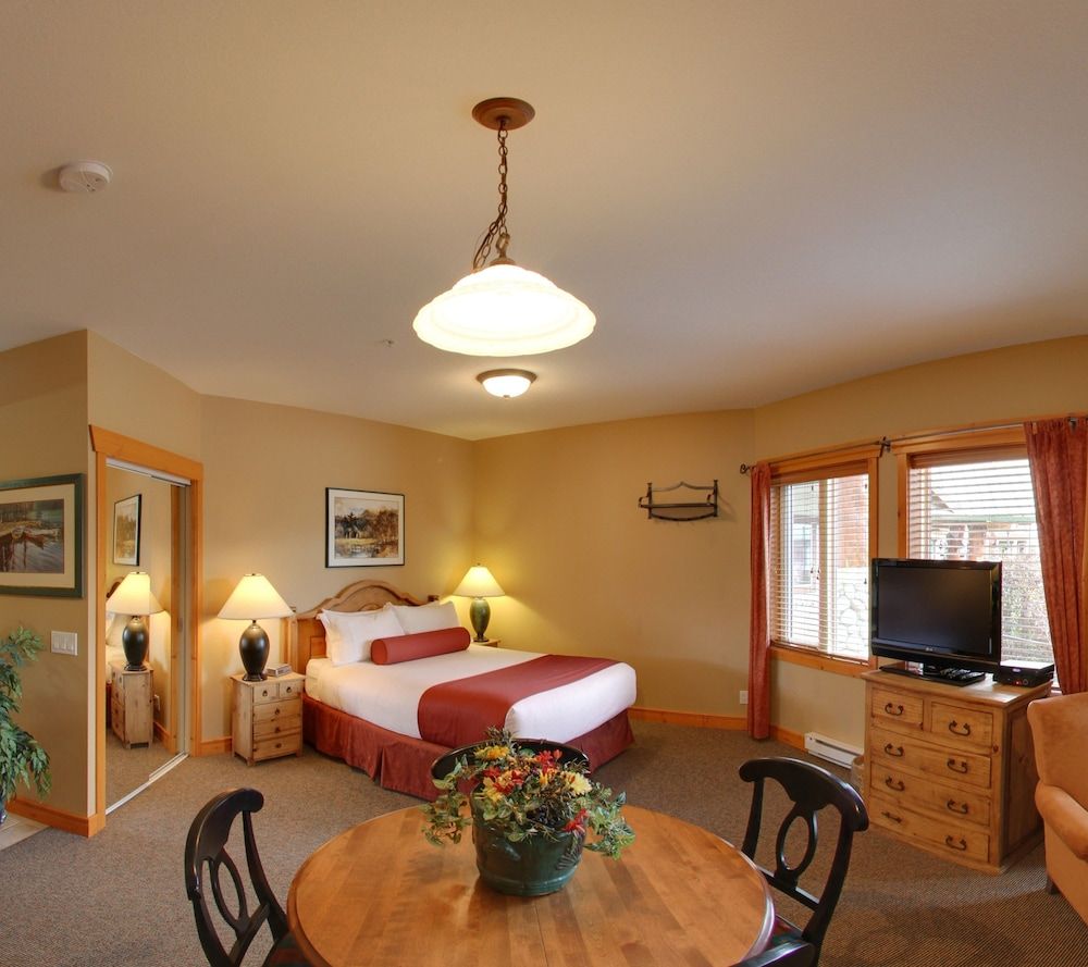 Lizard Creek Lodge 2