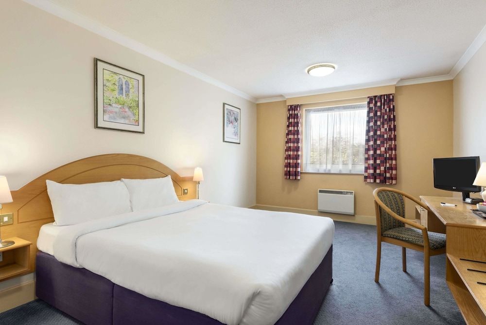 Days Inn by Wyndham Watford Gap 3