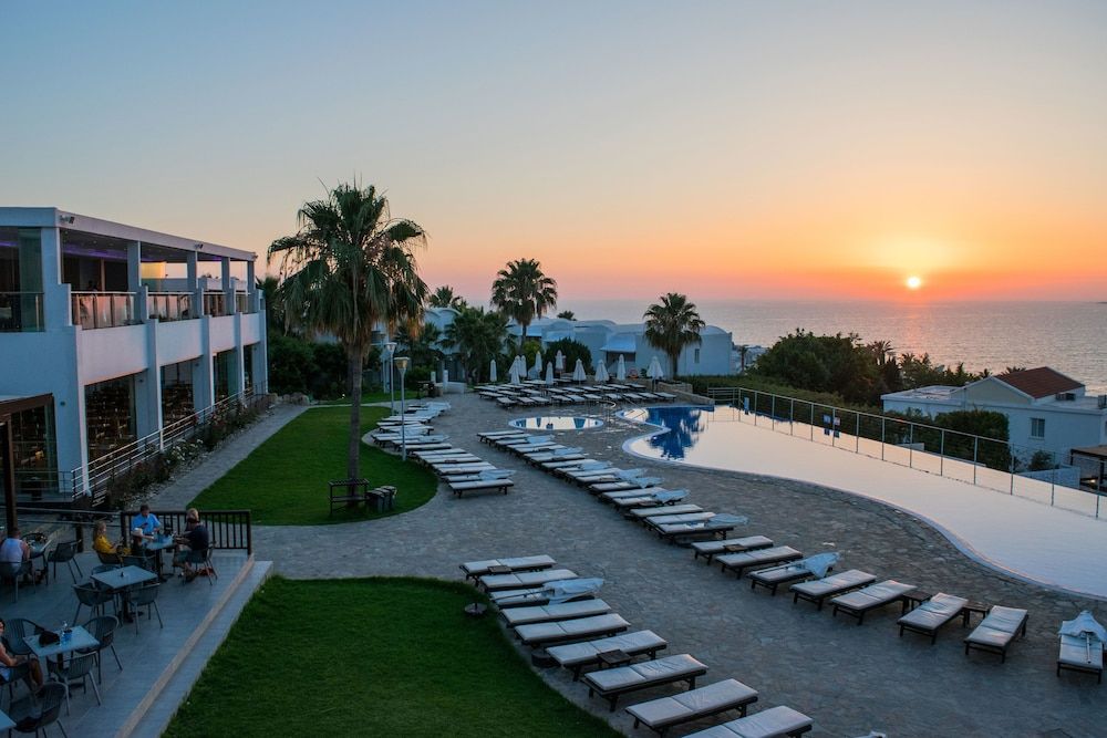 Theo Sunset Bay Hotel 4 étoiles à Paphos