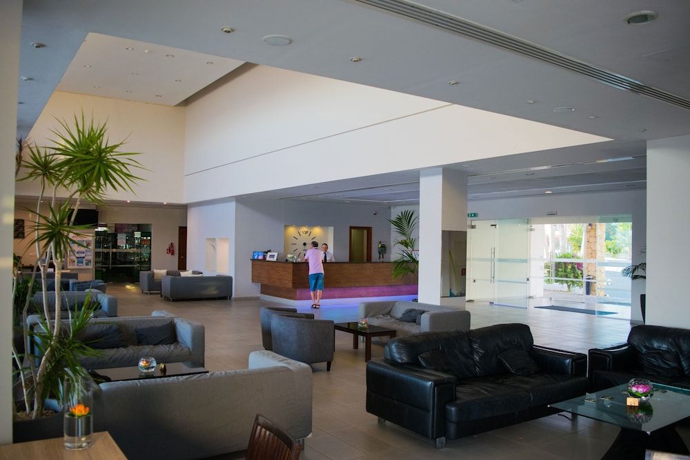 Theo Sunset Bay Hotel 2