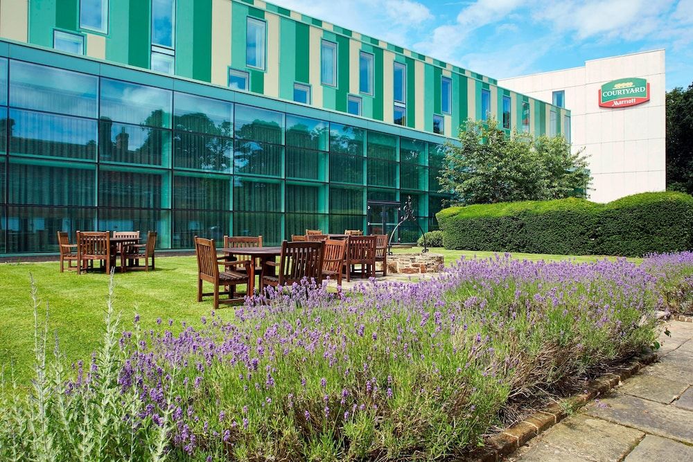 Courtyard by Marriott London Gatwick Airport 4 estrelas em Horley