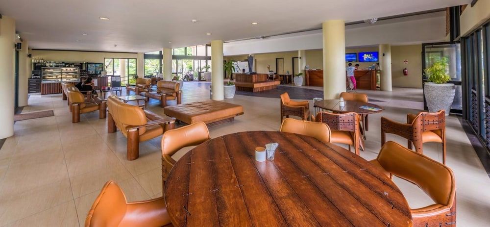 Mana Island Resort & Spa 3