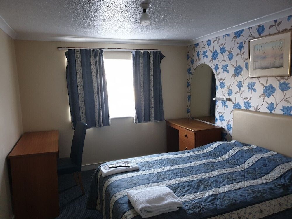 Elmhurst Hotel 3