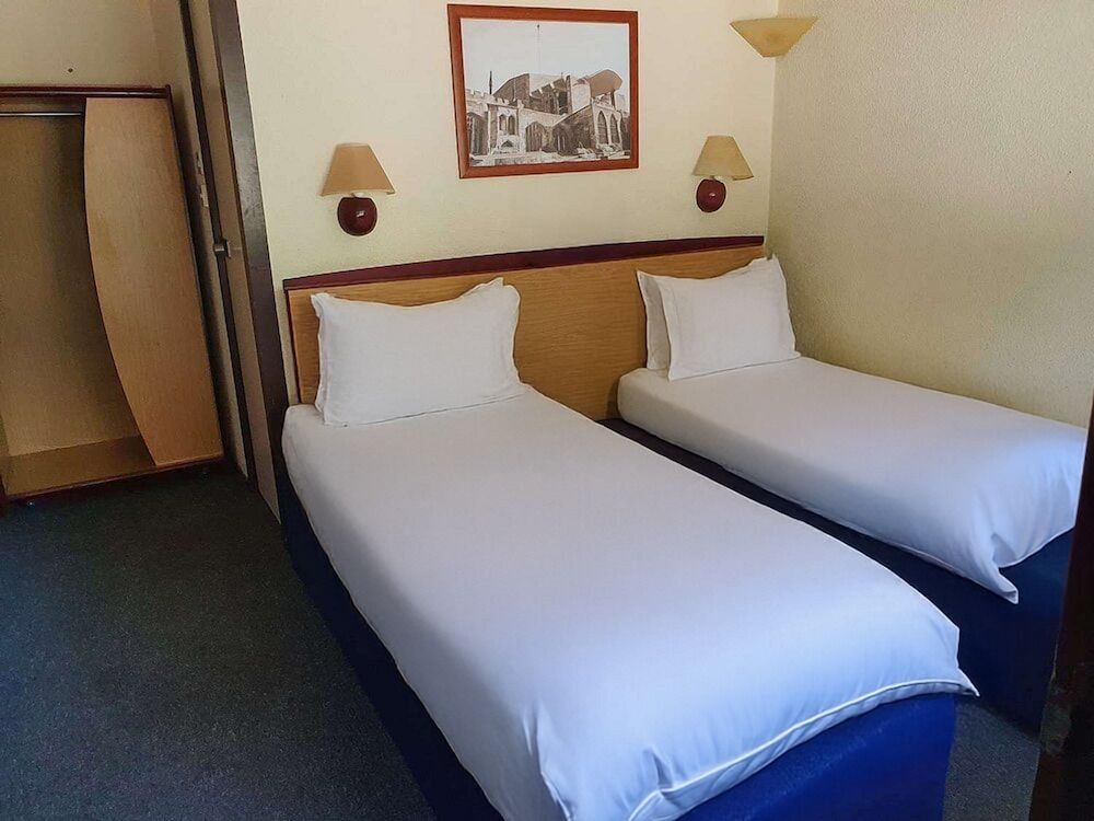 The Crossway Hotel, Coventry South, Part of the AG Collection 3