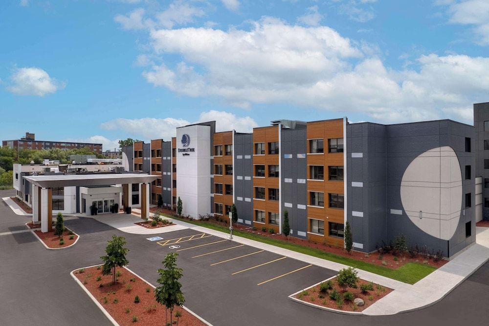 DoubleTree by Hilton Kingston 1