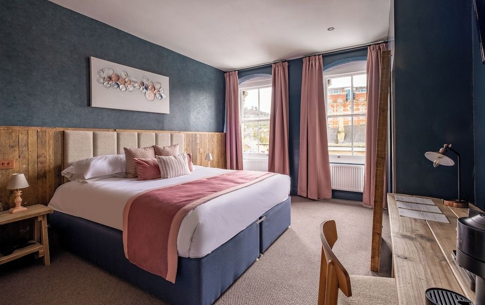 The Stroud Hotel 3