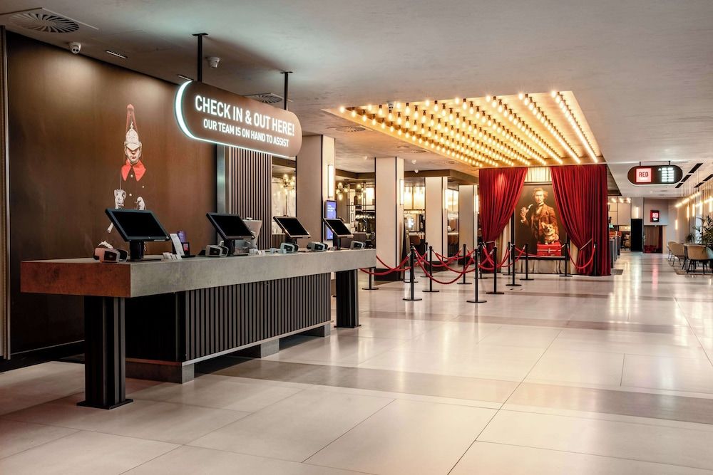 Radisson Hotel & Conference Centre London Heathrow 2