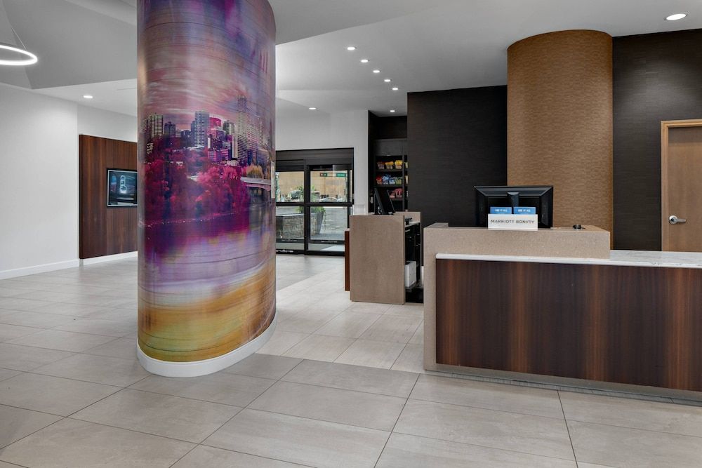 Courtyard by Marriott Edmonton Downtown 2