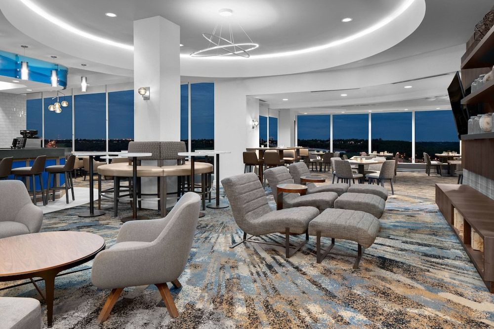 Courtyard by Marriott Edmonton Downtown 1