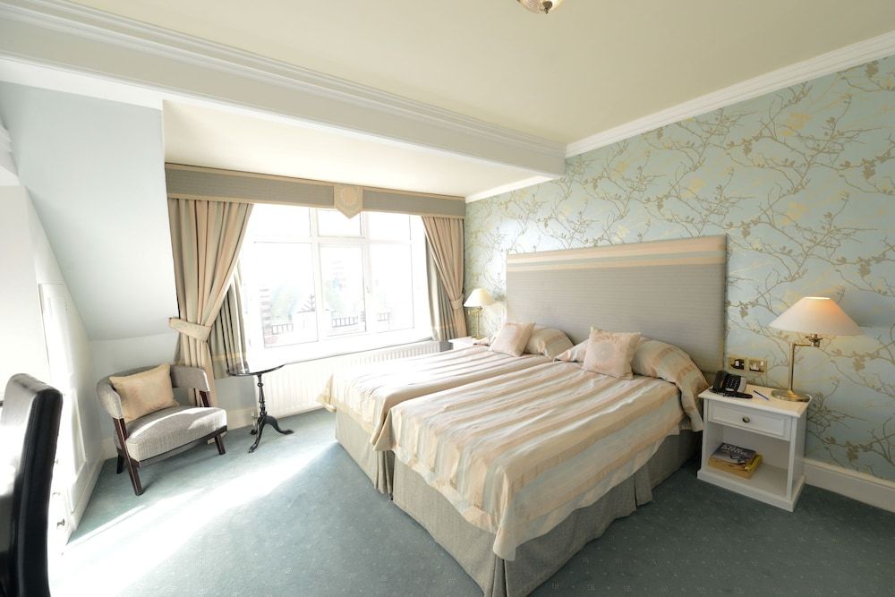 Best Western Plus Burlington Hotel 2