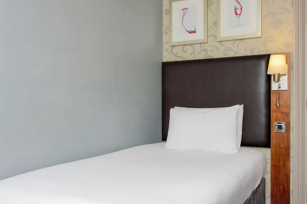 London Croydon Aerodrome Hotel by Sunday 3