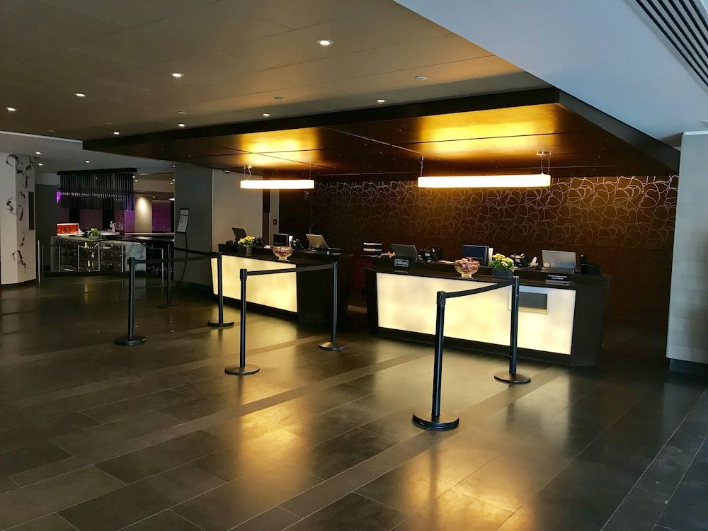 DoubleTree by Hilton Montreal 2
