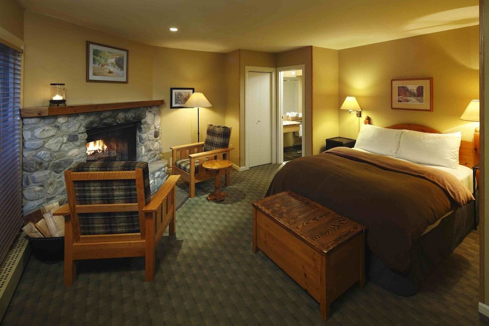 Emerald Lake Lodge 2