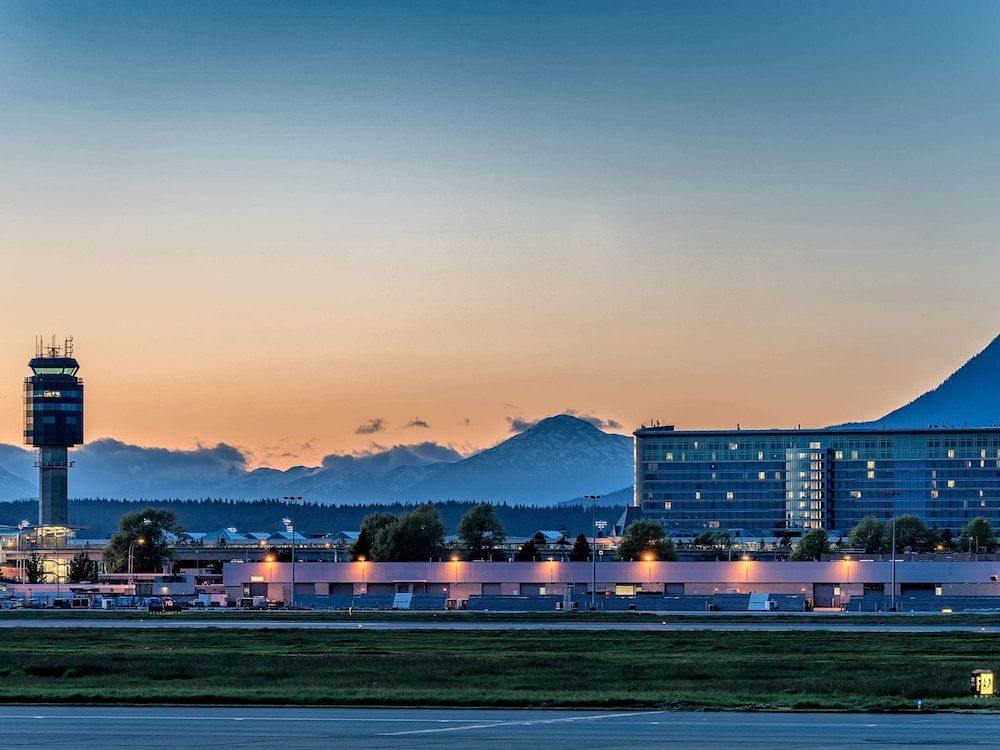 Fairmont Vancouver Airport In-Terminal Hotel 1