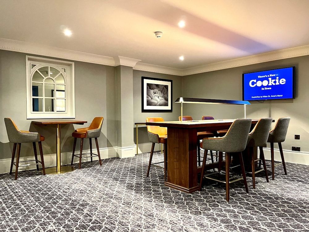 DoubleTree by Hilton St. Anne's Manor 2