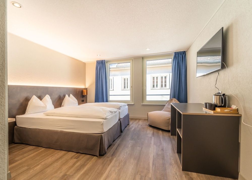 The Guesthouse by the Hey Hotel 1