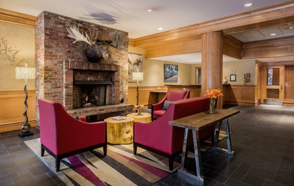 Whistler Village Inn And Suites 3