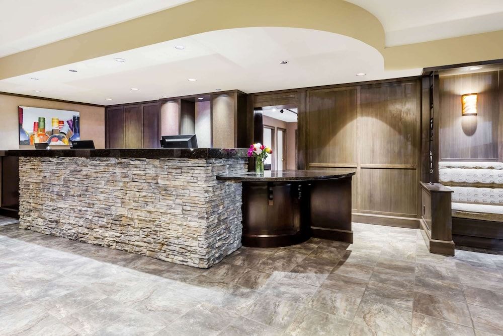 Ramada by Wyndham Penticton Hotel & Suites 3