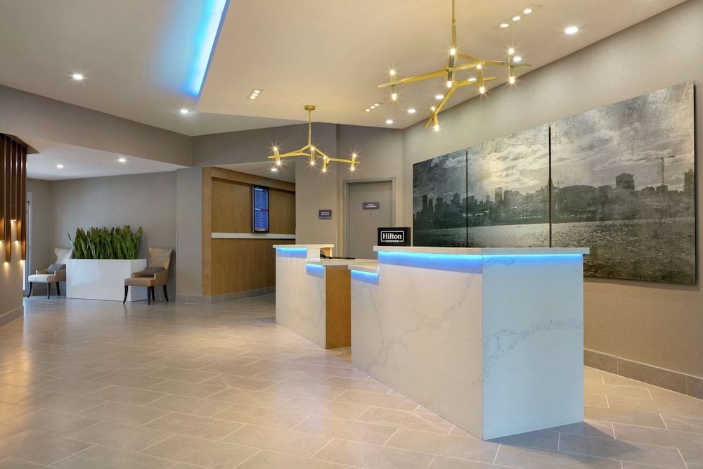 Embassy Suites by Hilton Montreal Airport 2