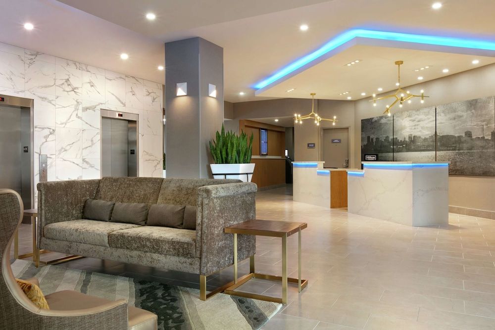 Embassy Suites by Hilton Montreal Airport 3