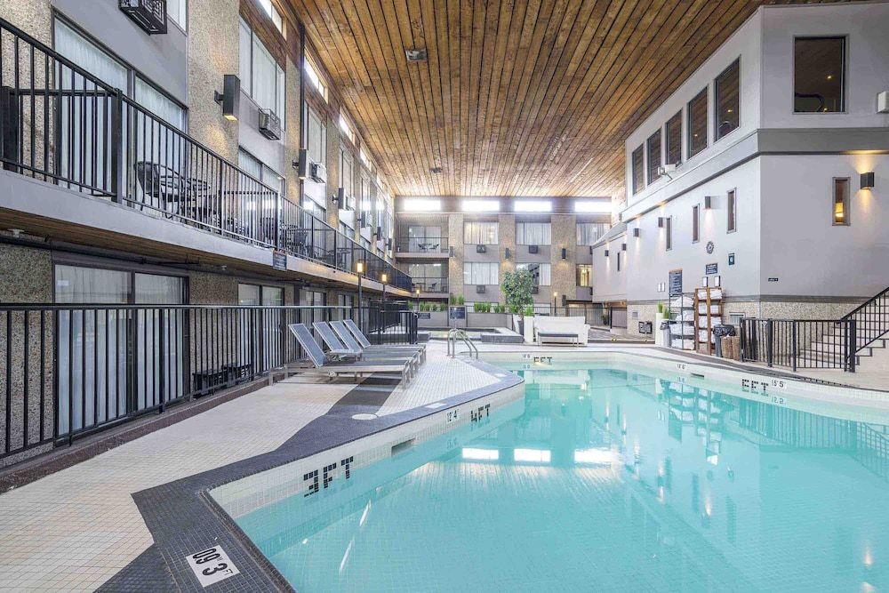 Sandman Hotel & Suites Kelowna 3