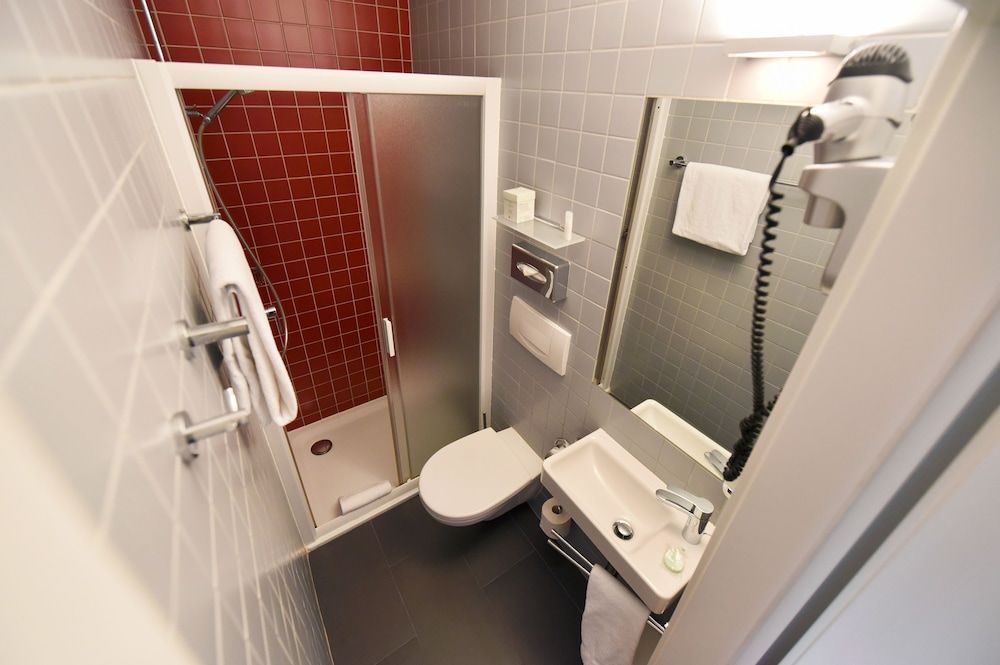 International & Terminus 2